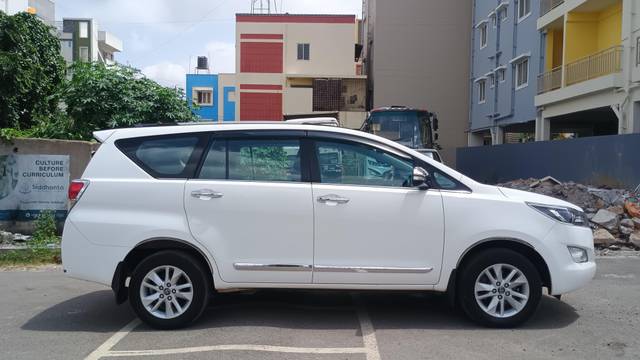 https://images10.gaadi.com/usedcar_image/4627525/original/processed_06df9a9711eab2e6b7b03f4c6179f3a7.jpg?imwidth=6401