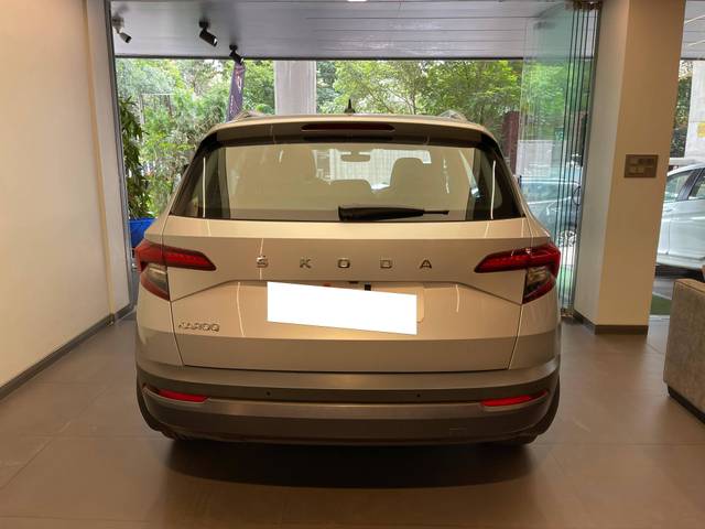 https://images10.gaadi.com/usedcar_image/4627531/original/processed_341795391c1a373e46a0d329b8887117.jpeg?imwidth=6402