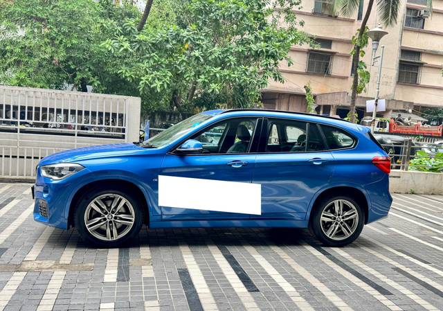 https://images10.gaadi.com/usedcar_image/4627544/original/processed_a3a7d0d8-c27f-41f2-8da0-869e02d12452.jpg?imwidth=6402