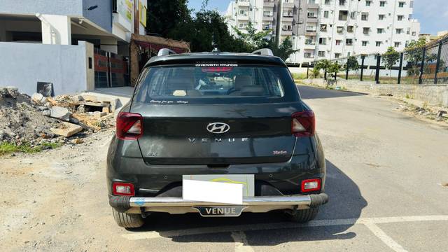 https://images10.gaadi.com/usedcar_image/4627546/original/processed_7e1431024c80e838ca2fad7b91ced029.jpg?imwidth=6402