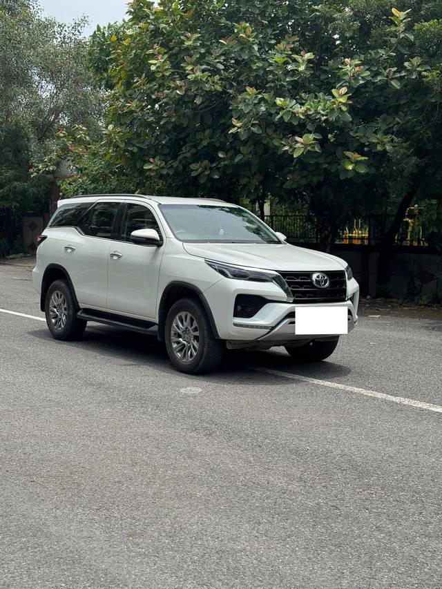 https://images10.gaadi.com/usedcar_image/4627550/original/processed_ad89ae7581692825d14d760574bfecce.jpg?imwidth=6400