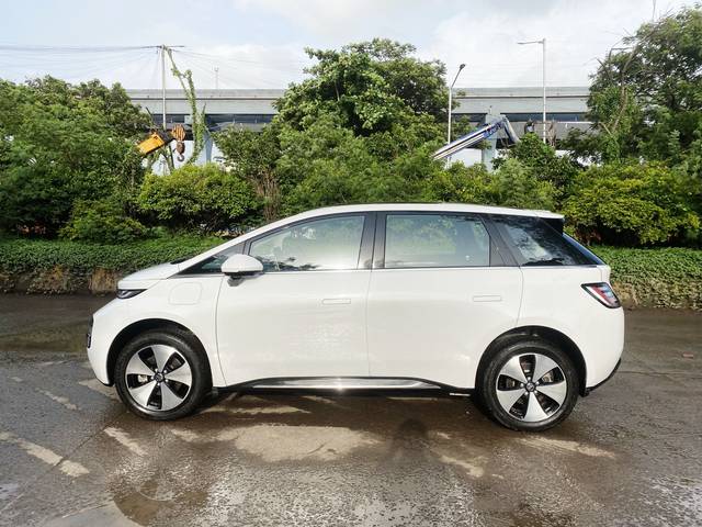 https://images10.gaadi.com/usedcar_image/4627551/original/e082e0e04bf1145243cb9067d4a18abd.jpg?imwidth=6402