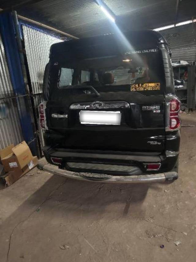 https://images10.gaadi.com/usedcar_image/4627556/original/processed_processed_d2c9e9c3-1d4c-4dcb-acf5-9832f6cce7bb.jpeg?imwidth=6402