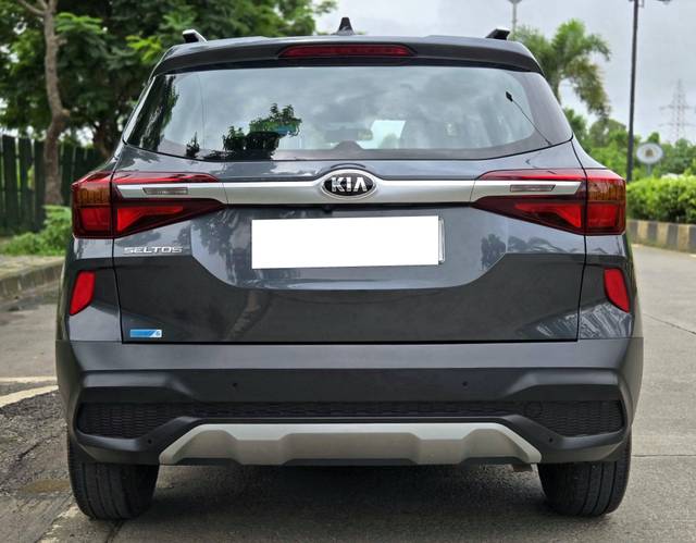 https://images10.gaadi.com/usedcar_image/4627561/original/processed_b7654773f27044201b4ecc59109d62e5.jpg?imwidth=6402