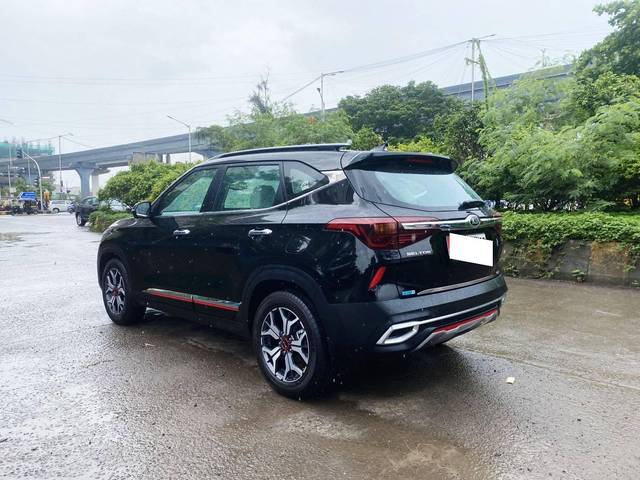 https://images10.gaadi.com/usedcar_image/4627571/original/processed_ff103e22ec0d003238c397ba85ae5206.jpg?imwidth=6402