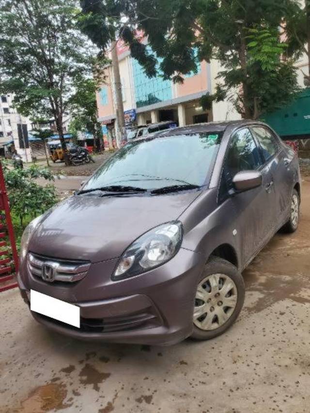 https://images10.gaadi.com/usedcar_image/4627621/original/processed_cb8dec32-3902-46fd-a676-c162f666e50a.jpg?imwidth=6402
