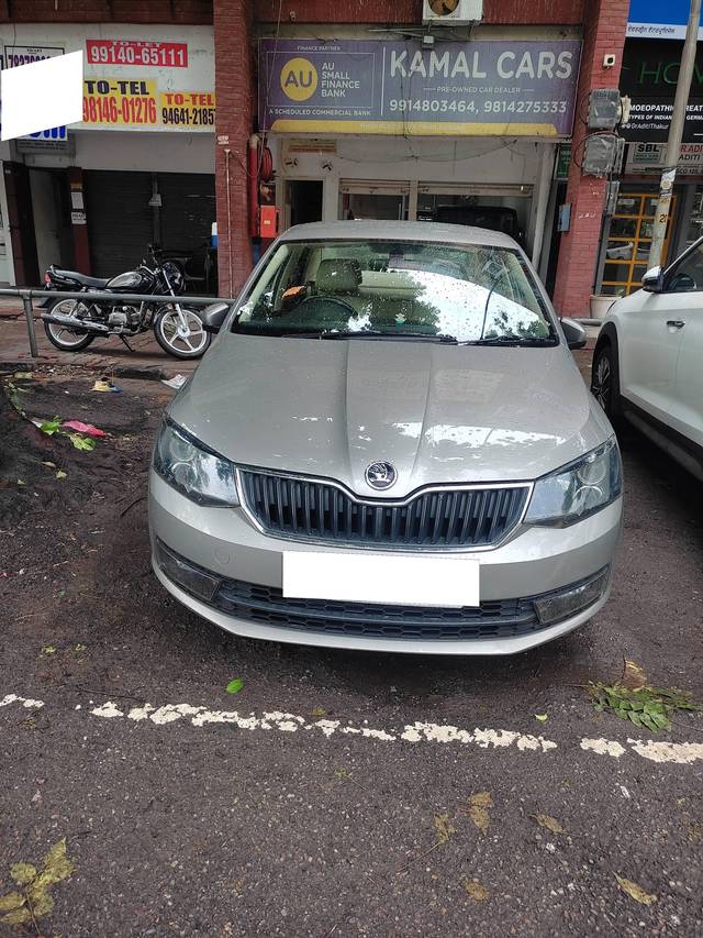 https://images10.gaadi.com/usedcar_image/4627633/original/processed_526e5151-f506-47e2-a1b3-3acb7b9392f0.jpg?imwidth=6400