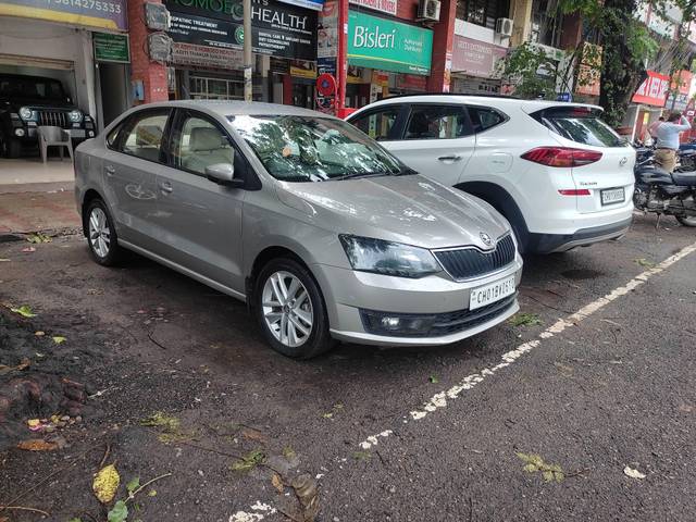 https://images10.gaadi.com/usedcar_image/4627633/original/processed_83e505f8-3c7c-4c57-9682-891d4d1fd303.jpg?imwidth=6401