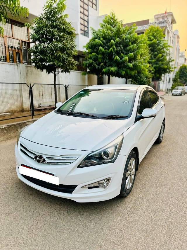 https://images10.gaadi.com/usedcar_image/4627636/original/processed_d65f4dd5d6040f4cd907d9f644bf0660.jpg?imwidth=6402