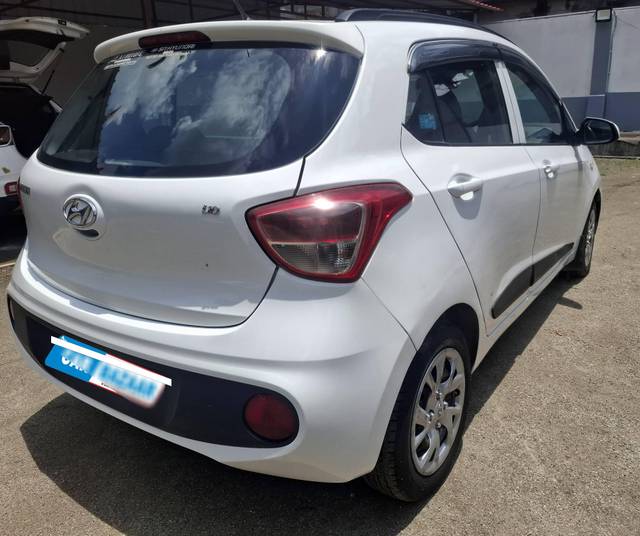 https://images10.gaadi.com/usedcar_image/4627645/original/processed_bacda3bef9589616481c331cf95cb043.jpg?imwidth=6402