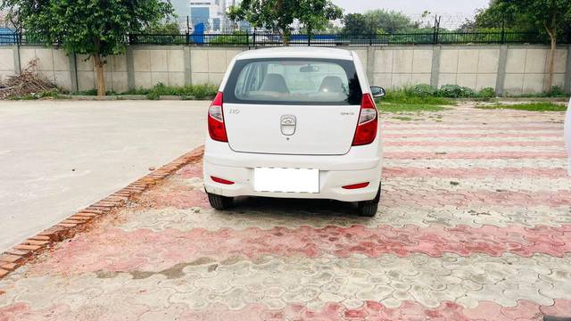 https://images10.gaadi.com/usedcar_image/4627661/original/processed_12fc44a0c7f93e5af3a7f5fc73305be5.jpg?imwidth=6402