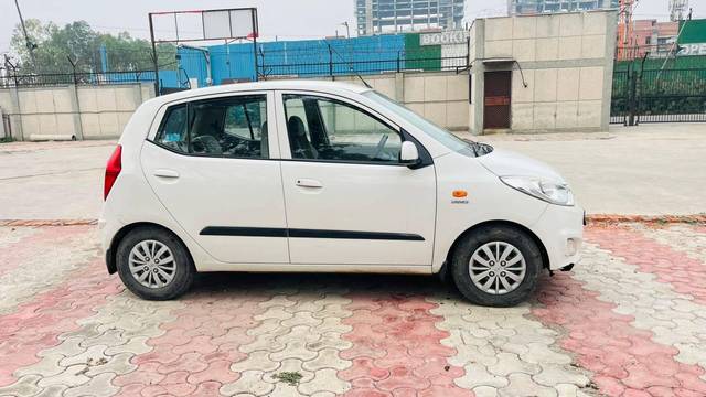 https://images10.gaadi.com/usedcar_image/4627661/original/processed_1fb5a56f63ceb73dd11336d790e6a12b.jpg?imwidth=6401