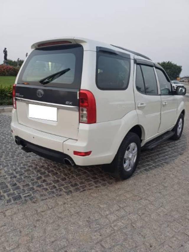https://images10.gaadi.com/usedcar_image/4627662/original/processed_d8230c1c-7e55-464b-a809-a7f0fda66319.jpg?imwidth=6402
