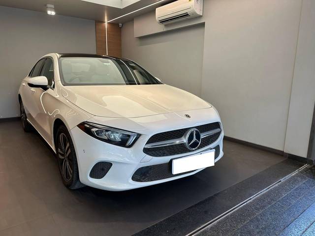 https://images10.gaadi.com/usedcar_image/4627678/original/processed_ae3bb44dc1dded74d748de15889885f1.jpeg?imwidth=6401