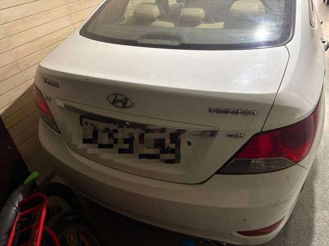 https://images10.gaadi.com/usedcar_image/4627679/original/processed_183fe8ac2d2acf172060092514e2d37a.jpg?imwidth=6401