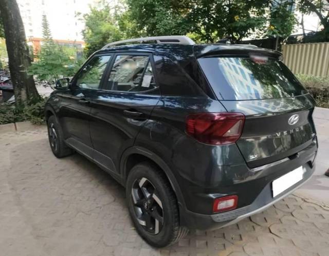 https://images10.gaadi.com/usedcar_image/4627688/original/processed_d6888bff-c50b-4378-9596-052f3c9876a7.jpg?imwidth=6402