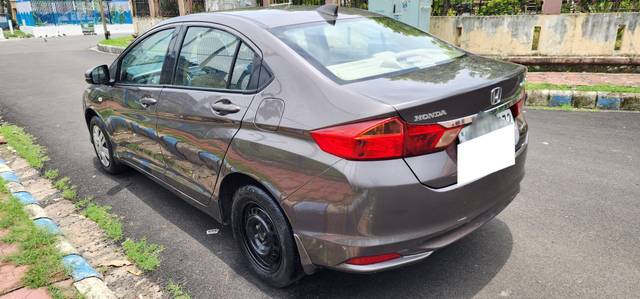https://images10.gaadi.com/usedcar_image/4627695/original/processed_812b76a224cfc7cd22fa09c5228f11d5.jpg?imwidth=6401