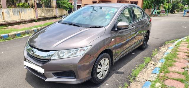 https://images10.gaadi.com/usedcar_image/4627695/original/processed_8d6f2fb8f2ee5ccd7b025de1ead896eb.jpg?imwidth=6402
