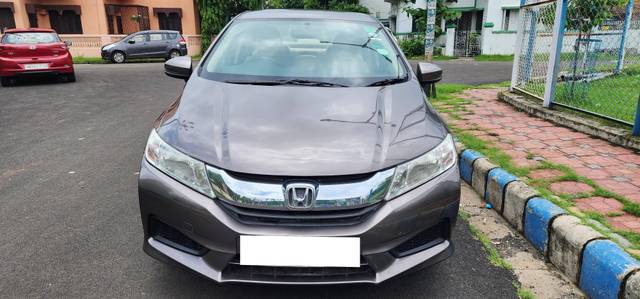 https://images10.gaadi.com/usedcar_image/4627695/original/processed_f2f8ea61921a6b6c3b5e3fad845557d4.jpg?imwidth=6400