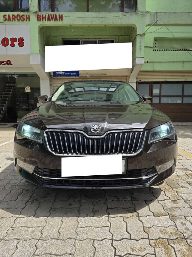 https://images10.gaadi.com/usedcar_image/4627701/original/processed_d7520af3fb1a0b9bee3ee5a62827739e.jpg?imwidth=6400