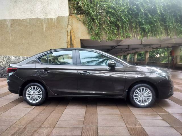 https://images10.gaadi.com/usedcar_image/4627708/original/56129100ec00e3197e7523ad881f26a6.jpg?imwidth=6401