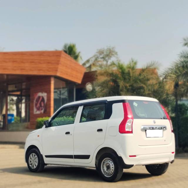 https://images10.gaadi.com/usedcar_image/4627744/original/processed_5f48c96e-d75e-405d-b55a-a0d5fac69db8.jpg?imwidth=6402