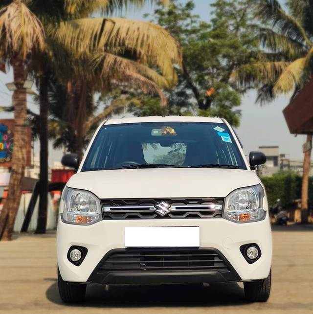https://images10.gaadi.com/usedcar_image/4627744/original/processed_f5014ab2-54b3-4a2b-877e-dce3310dcf02.jpg?imwidth=6400