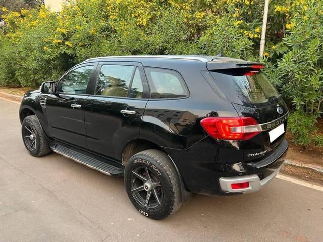 https://images10.gaadi.com/usedcar_image/4627747/original/processed_78d454460c93bbcfb3d925a92b39e621.jpg?imwidth=6402
