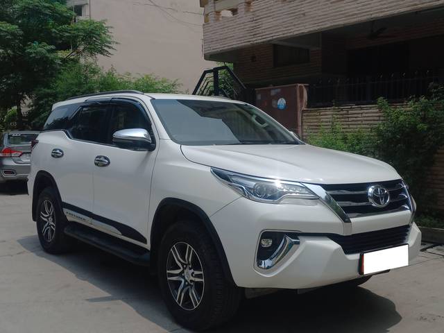 https://images10.gaadi.com/usedcar_image/4627749/original/processed_095339c61c970c4efdc1638365857e26.jpg?imwidth=6400