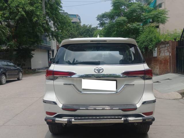 https://images10.gaadi.com/usedcar_image/4627749/original/processed_68967df73c2cb78cdfa6d924fa0184a3.jpg?imwidth=6402