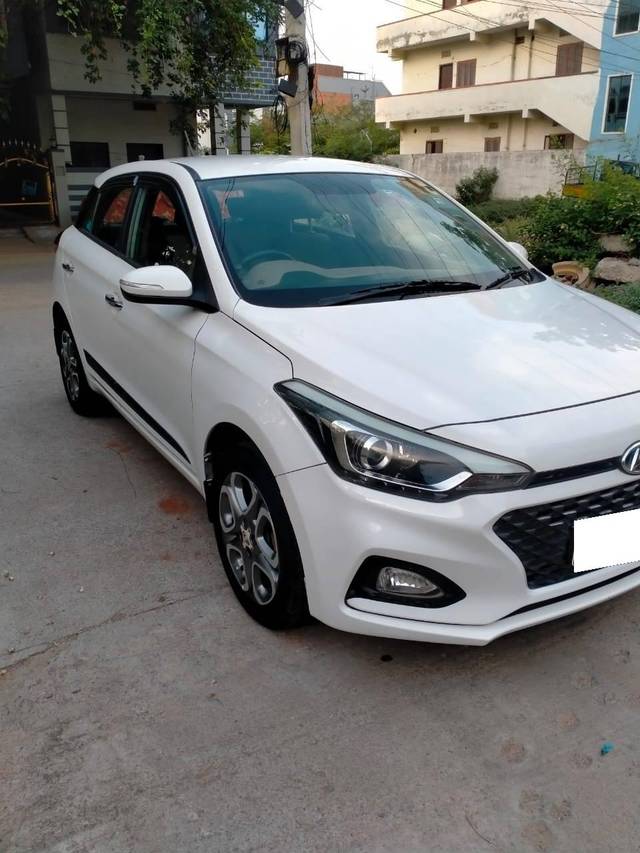https://images10.gaadi.com/usedcar_image/4627752/original/processed_377d6c1b-2a61-45c1-bdd1-3dcf75b48828.jpg?imwidth=6400