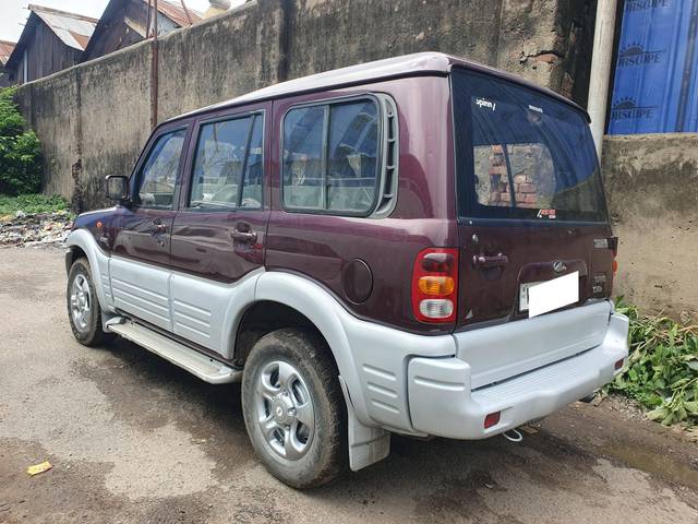 https://images10.gaadi.com/usedcar_image/4627757/original/processed_9b32824df5db3e7948d00c6af4ac3ed3.jpg?imwidth=6402