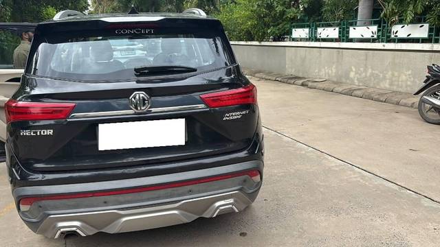 https://images10.gaadi.com/usedcar_image/4627774/original/processed_6fe31333-3119-45d3-a5d9-57690061e2cc.jpeg?imwidth=6402