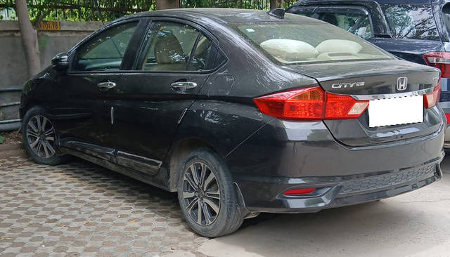 https://images10.gaadi.com/usedcar_image/4627811/original/processed_6be75d91-e8a3-419f-80d5-84474a9cea90.png?imwidth=6400