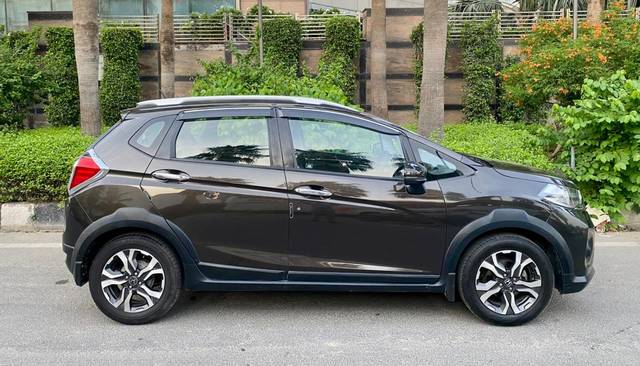 https://images10.gaadi.com/usedcar_image/4627827/original/2a5b2412670edf0105f23791894e4e67.jpg?imwidth=6401