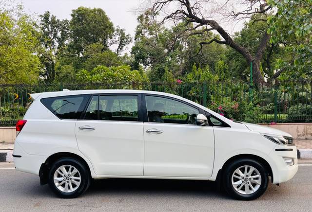 https://images10.gaadi.com/usedcar_image/4627831/original/8f78d5acfe2105c74684acc2123b4b09.jpg?imwidth=6401