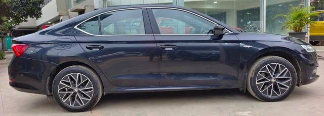 https://images10.gaadi.com/usedcar_image/4627843/original/processed_fa032b184253d7c18a659df5dc8b16d4.jpeg?imwidth=6401