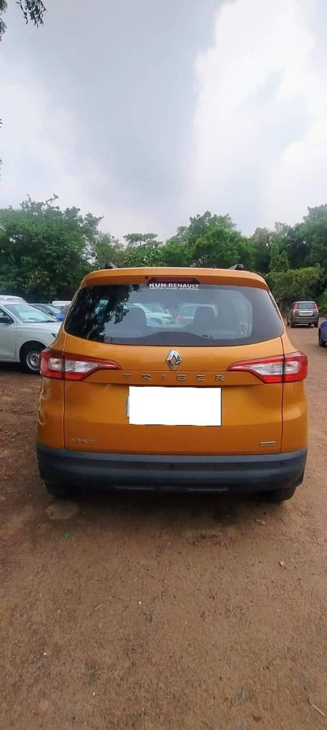 https://images10.gaadi.com/usedcar_image/4627848/original/processed_5fa6d40a7978c44bb54cfbcd4e1a0fe7.jpg?imwidth=6402