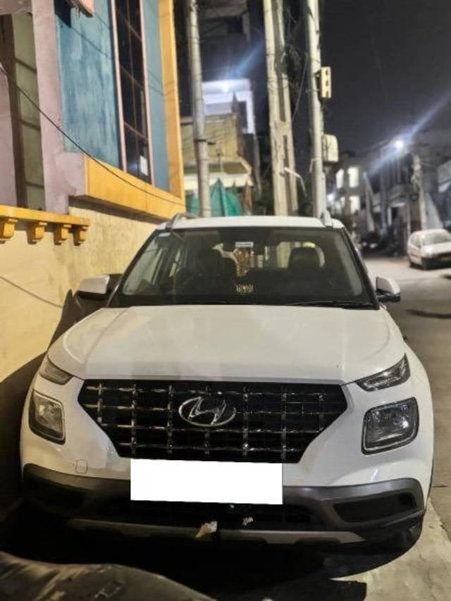 https://images10.gaadi.com/usedcar_image/4627876/original/processed_0cea5632-fd56-4fe2-a554-9f2cac26c5be.jpeg?imwidth=6400