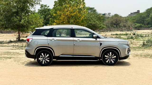 https://images10.gaadi.com/usedcar_image/4627886/original/3239d12ad5901911bcf84744bd0936f5.JPG?imwidth=6401