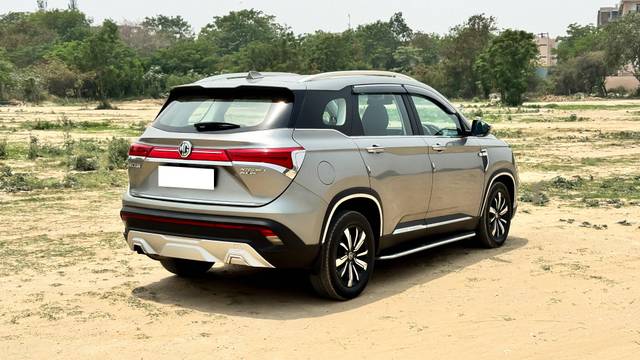 https://images10.gaadi.com/usedcar_image/4627886/original/processed_626edfa697ddab13b43afc7b4655cda3.JPG?imwidth=6402