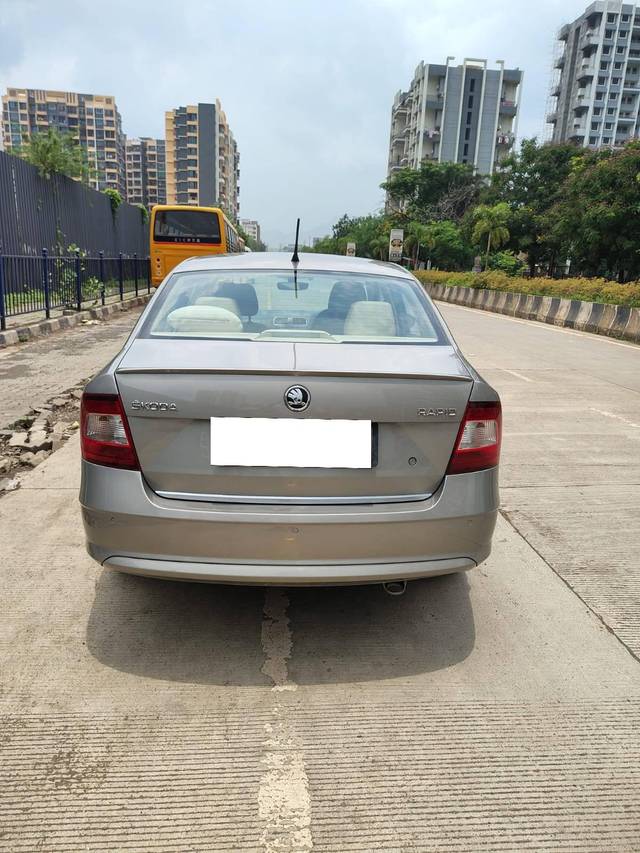 https://images10.gaadi.com/usedcar_image/4627887/original/processed_9a402049-236c-41ba-bccb-ffa1722935d5.jpg?imwidth=6401