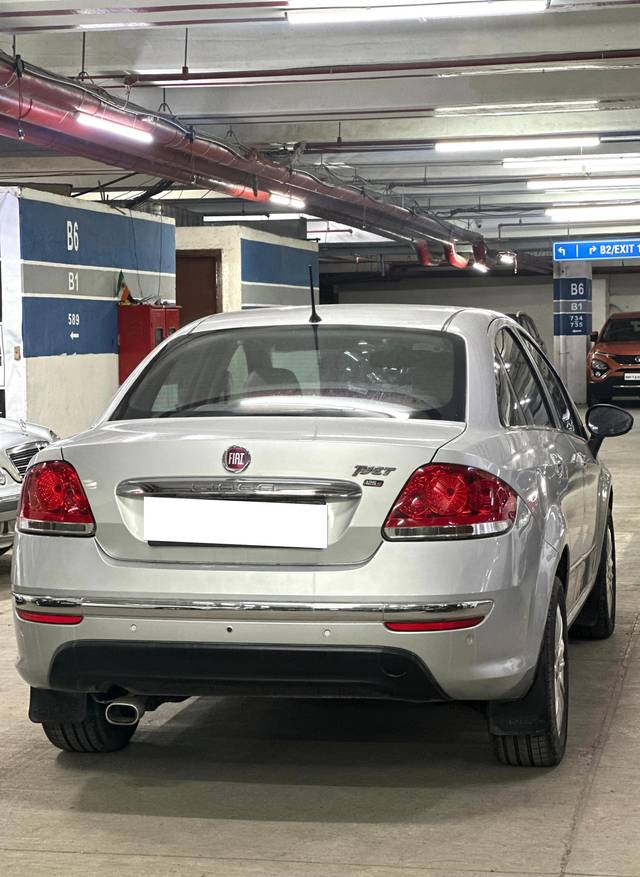 https://images10.gaadi.com/usedcar_image/4627961/original/processed_9742be5f627deb4c42c0b975ddaa0eaa.jpg?imwidth=6401