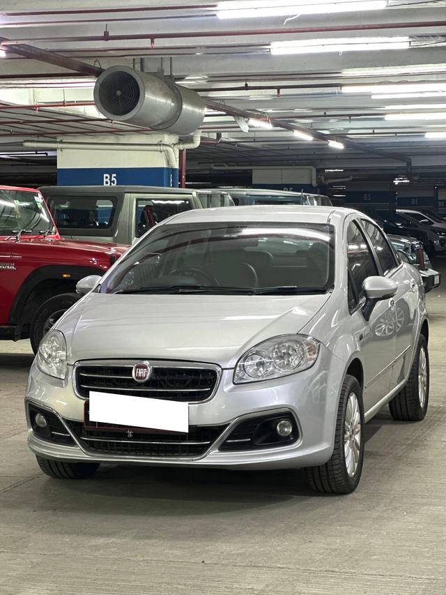 https://images10.gaadi.com/usedcar_image/4627961/original/processed_e052441b7e863b01e332943c4dd4aa94.jpg?imwidth=6402