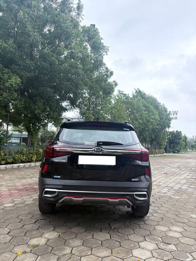 https://images10.gaadi.com/usedcar_image/4627964/original/processed_a40a58bbc5dbfa207abd8dc9c393c716.jpg?imwidth=6402