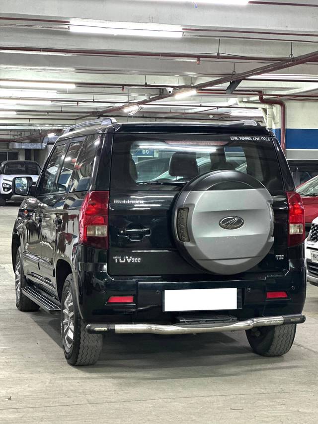 https://images10.gaadi.com/usedcar_image/4627984/original/processed_349d1323cac00f3244f67a553324d472.jpg?imwidth=6401