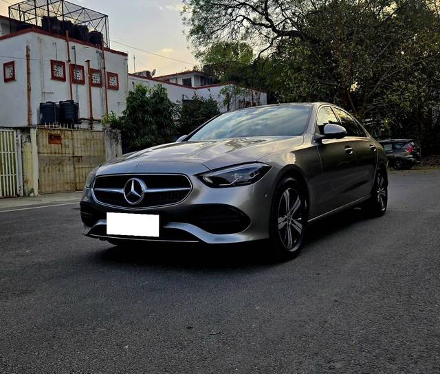 https://images10.gaadi.com/usedcar_image/4627989/original/processed_7114fbb760550a58437e7eadaae6dc23.jpg?imwidth=6401
