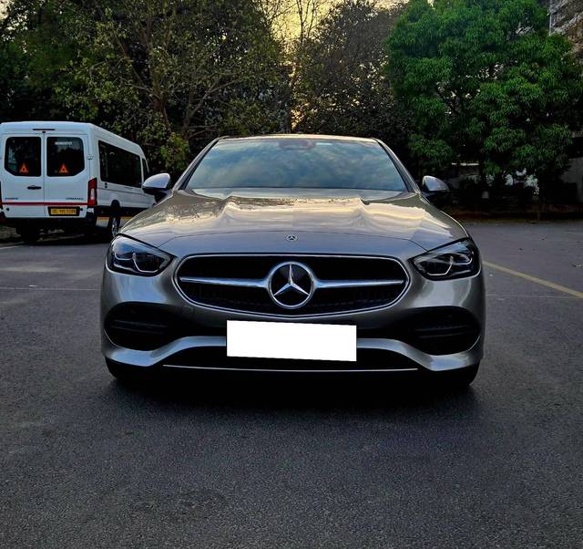https://images10.gaadi.com/usedcar_image/4627989/original/processed_d4e600f0bd1cdf2ba31d84c9bf431a70.jpg?imwidth=6402