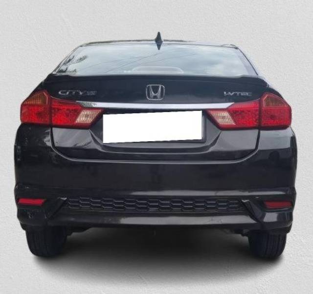 https://images10.gaadi.com/usedcar_image/4628001/original/processed_0d9143b7f5d5f20823b87c4a6deec3c8.jpg?imwidth=6402