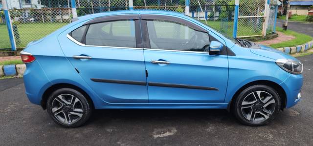 https://images10.gaadi.com/usedcar_image/4628016/original/0d17e576ae0ff83eedbda26561220308.jpg?imwidth=6401